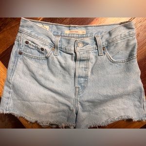 Levi’s wedgie short 26